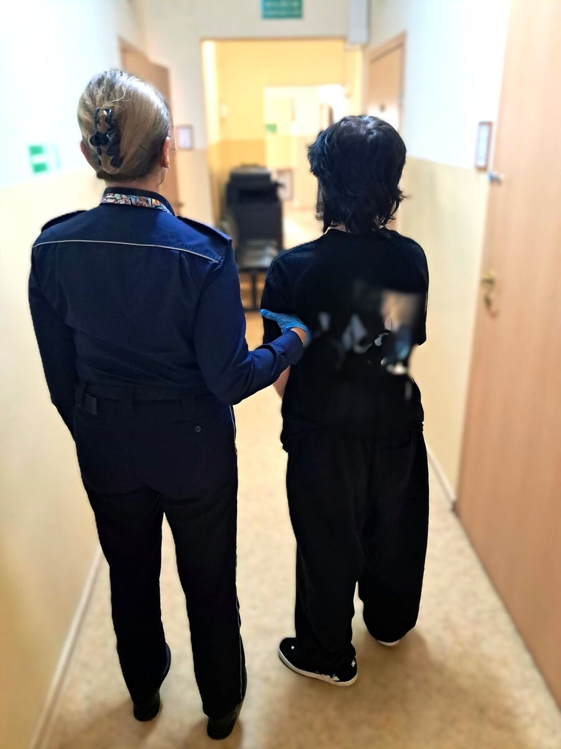 19-letnia ekspedientka i jej chłopak znaleźli sposób na łatwą gotówkę. W tydzień wyłudzili 3 tysiące 19-letnia ekspedientka i jej chłopak znaleźli sposób na łatwą gotówkę. W tydzień wyłudzili 3 tysiące