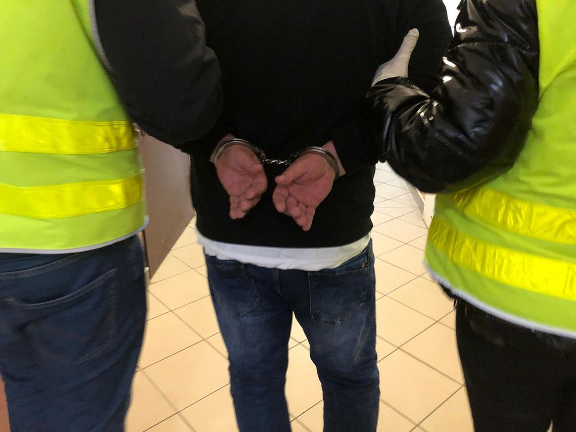 20-latek bestialsko pobity w parku przez siedmiu mężczyzn. W stanie krytycznym trafił do szpitala