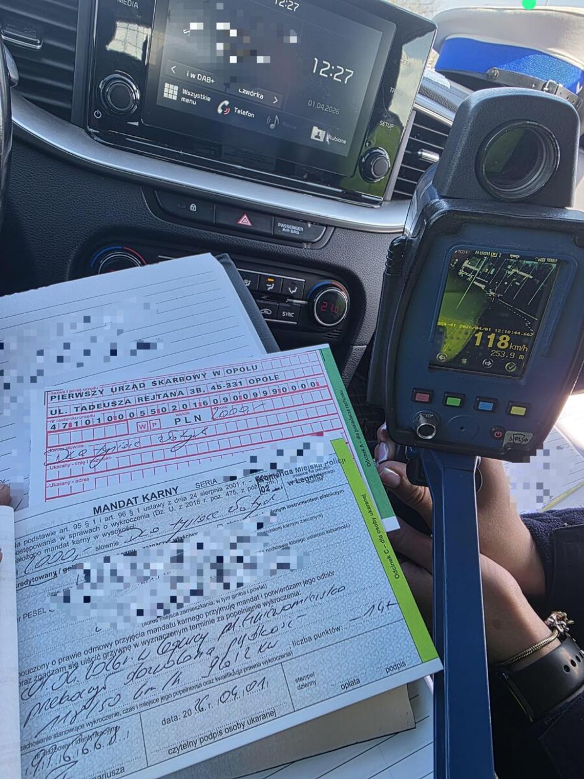 20-latek kupił BMW, a już dzień później stracił prawo jazdy. Tłumaczył, że testował nowy wóz