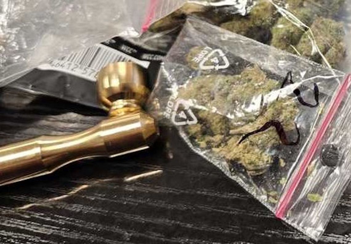 20-latek pobił swoją dziewczynę i miał narkotyki. Policję powiadomiła siostra poszkodowanej