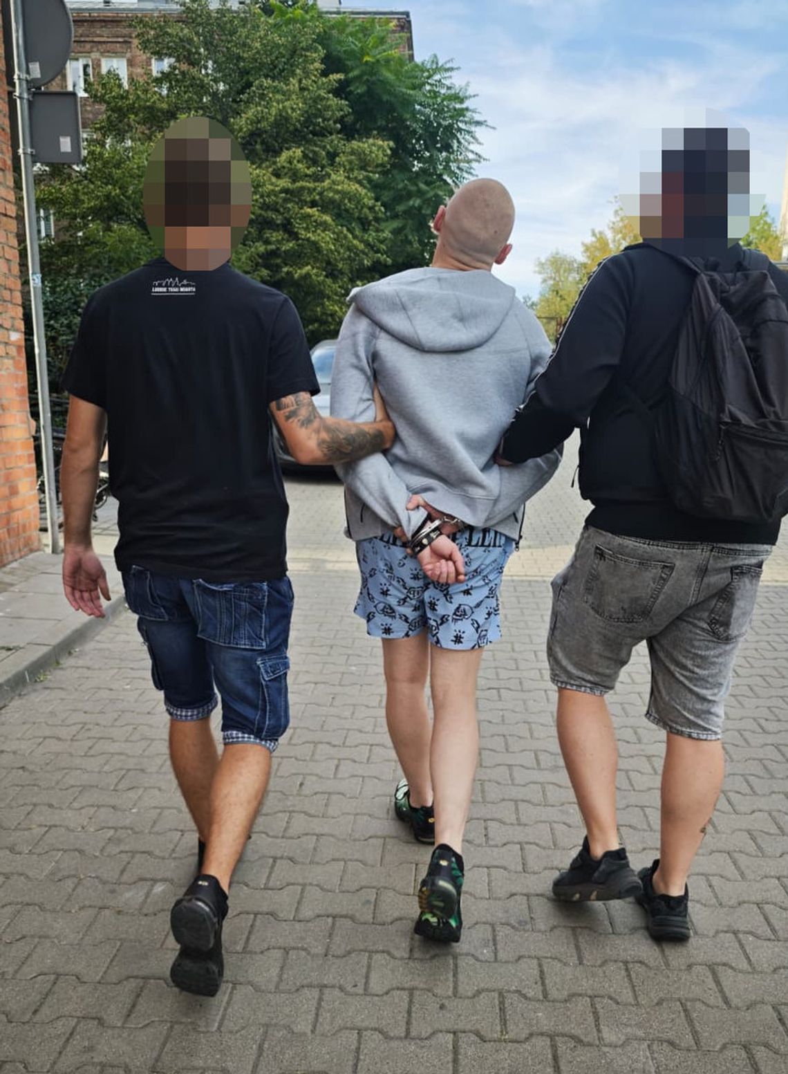 20-latek podał policjantom fałszywe dane. Był poszukiwany do poprawczaka i miał przy sobie klefedron 20-latek podał policjantom fałszywe dane. Był poszukiwany do poprawczaka i miał przy sobie klefedron