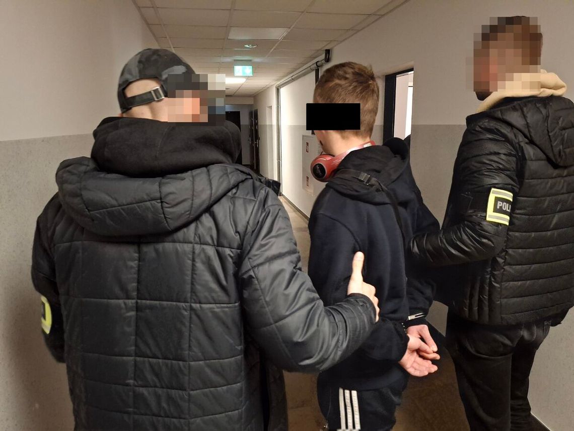 20-latek włamał się do piekarni. Gdy przyjechała policja, siedział w środku i zajadał ciasta