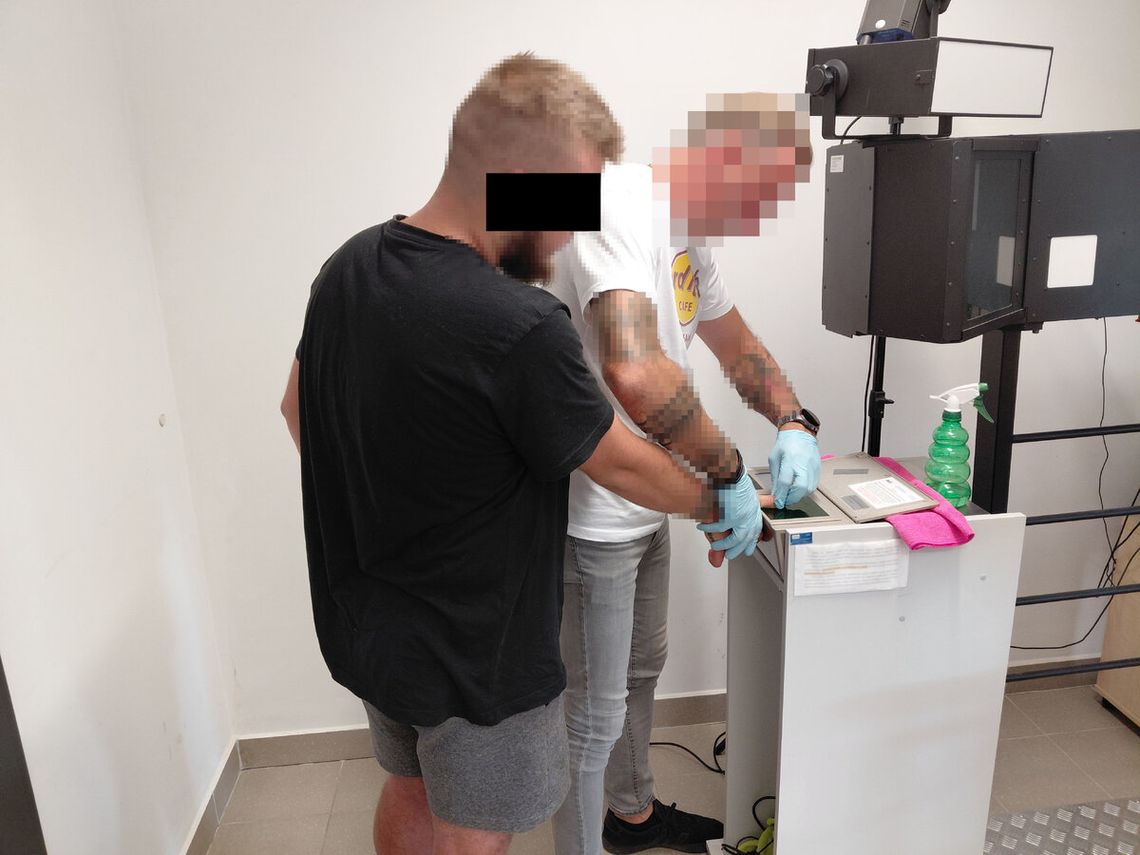 20-latek złamał sądowy zakaz prowadzenia pojazdów. Po kontroli musi opuścić Polskę 20-latek złamał sądowy zakaz prowadzenia pojazdów. Po kontroli musi opuścić Polskę