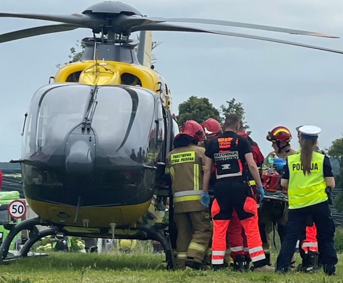20-latka straciła panowanie nad autem. Osobówka wjechała w grupę osób na przystanku autobusowym