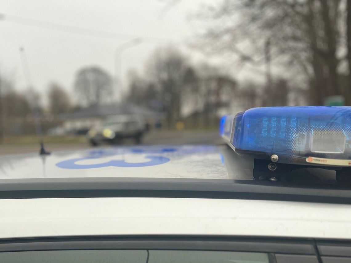 20-latka uczyła prowadzić 17-letniego kolegę. Jechali normalnie ulicą. Teraz oboje mają problemy 20-latka uczyła prowadzić 17-letniego kolegę. Jechali normalnie ulicą. Teraz oboje mają problemy