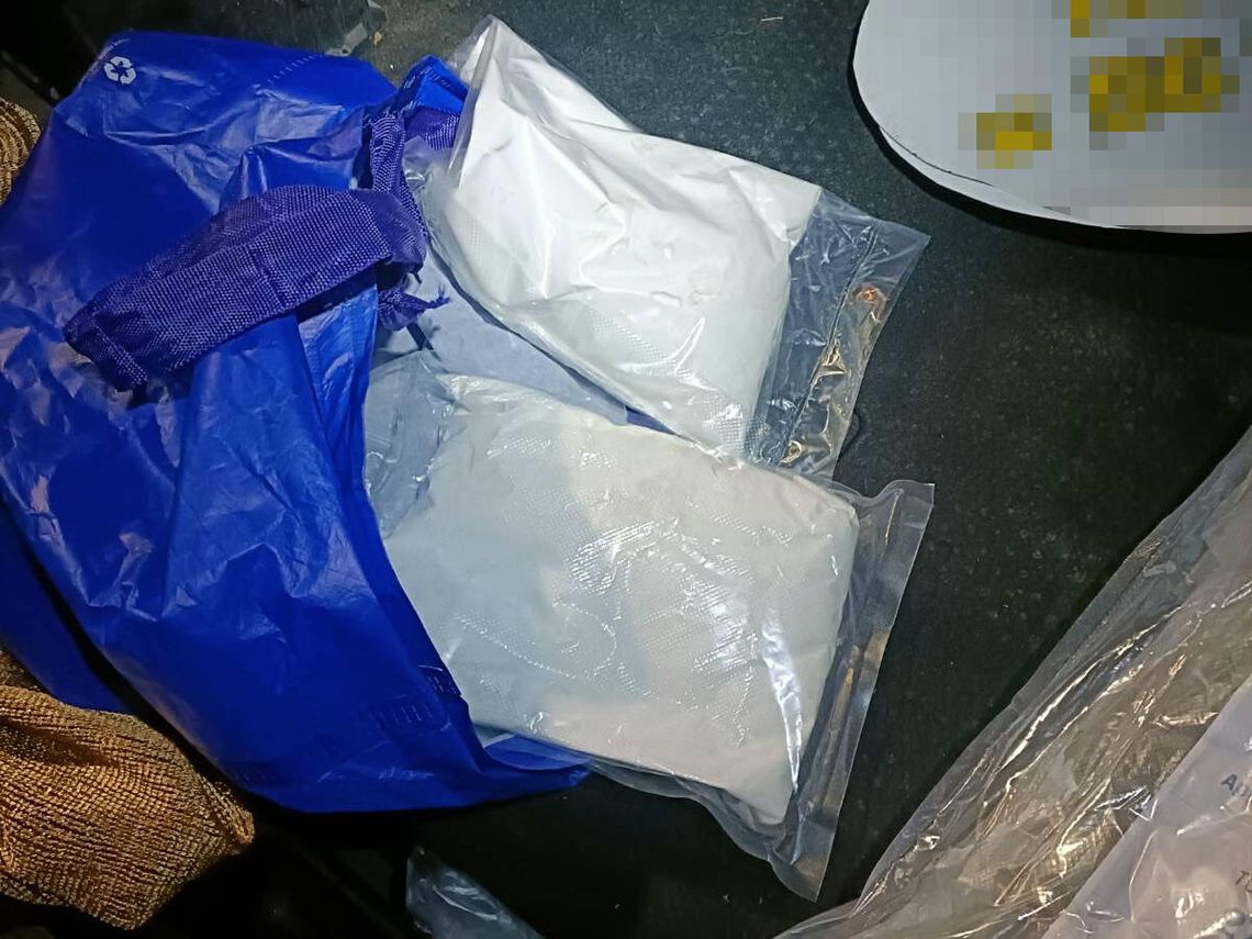 20-letni pseudokibic miał 2 kilogramy narkotyków. Zatrzymali go, gdy wsiadał do taksówki 20-letni pseudokibic miał 2 kilogramy narkotyków. Zatrzymali go, gdy wsiadał do taksówki