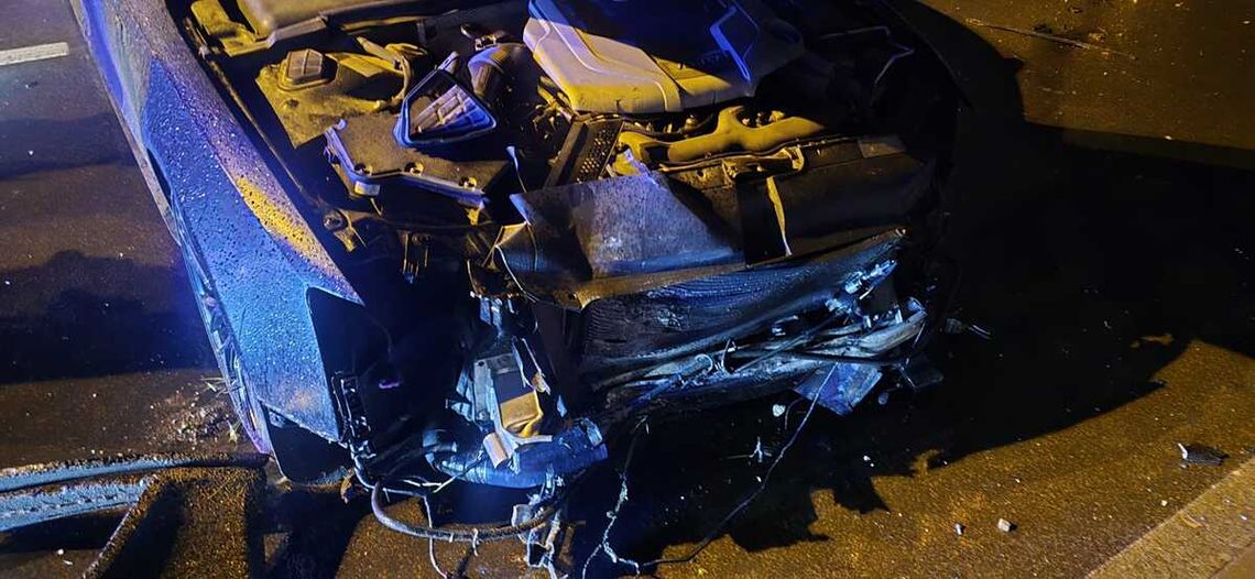 21-latek chciał wypróbować nowe Audi. Skasował latarnię i barierę, policjanci zatrzymali mu prawko 21-latek chciał wypróbować nowe Audi. Skasował latarnię i barierę, policjanci zatrzymali mu prawko