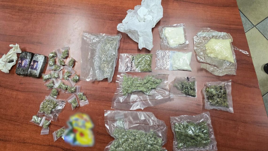 21-latek pokłócił się z dziewczyną i skończył w areszcie. Policjanci znaleźli u niego narkotyki