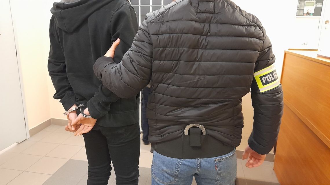 21-latek skazany za narkotyki wolał ukrywać się w piwnicy niż odsiedzieć wyrok. W końcu i tak trafił za kraty