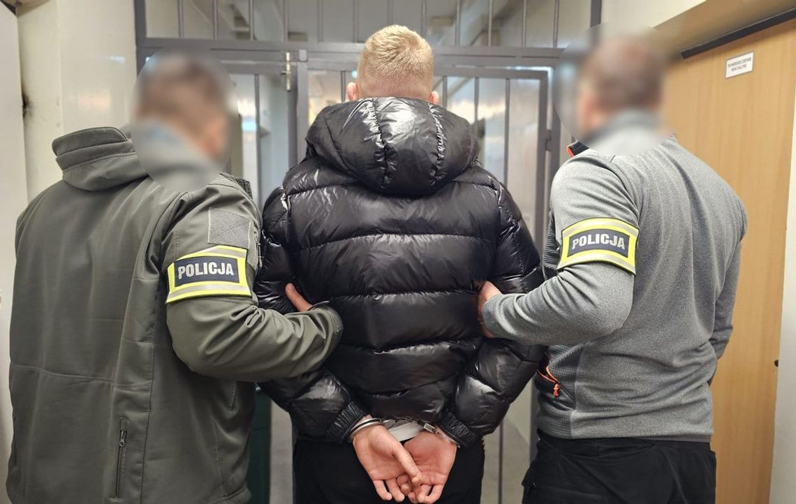 21-latek trzymał na balkonie ponad kilogram marihuany.  Policja znalazła też kasetkę pełną pieniędzy. "Dorabiam sobie"