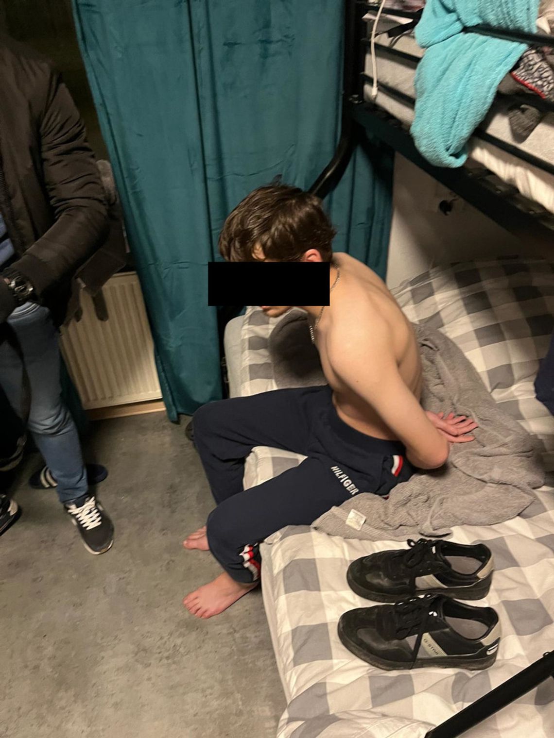 21-latek z nożem w ręku napadł na sklepy. Myślał, że za takie przestępstwa dostaje się tylko mandat 21-latek z nożem w ręku napadł na sklepy. Myślał, że za takie przestępstwa dostaje się tylko mandat