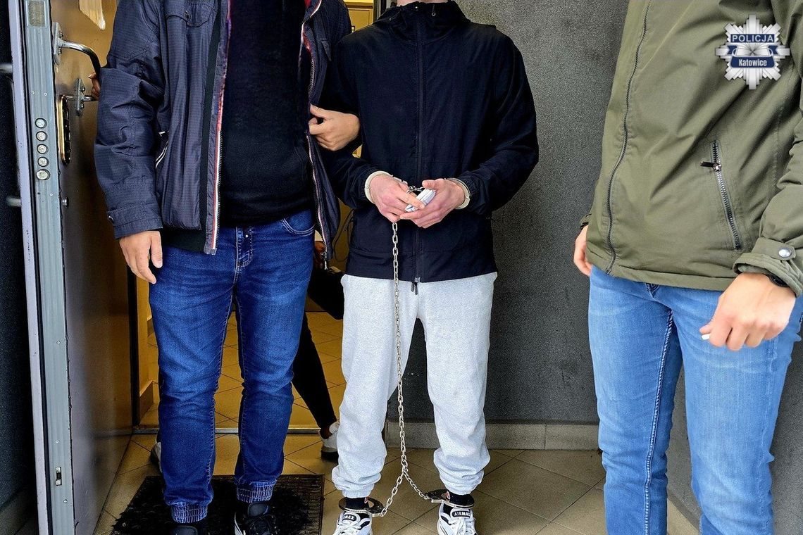 21-latek z Ukrainy rzucił się z nożem na policjanta. Uratowała go kamizelka kuloodporna 21-latek z Ukrainy rzucił się z nożem na policjanta. Uratowała go kamizelka kuloodporna