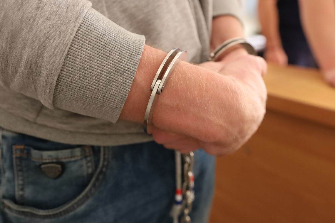 21-latek zatrzymany za rozboje z nożem. Gdy ofiary nie miały gotówki zmuszał je do płacenia blikiem 21-latek zatrzymany za rozboje z nożem. Gdy ofiary nie miały gotówki zmuszał je do płacenia blikiem