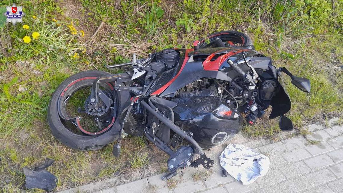21-letni motocyklista przewrócił się i wpadł pod osobówkę. Pomimo reanimacji nie udało się go uratować [FOTO]