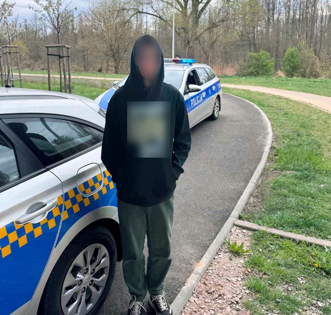 22-latek wpisywał na ścianach kontakt do dilera. Pomazał tak 18 filarów