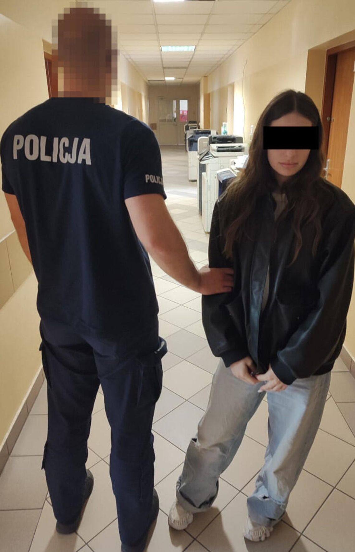 22-latka zatrzymana za szalbierstwo i znieważenie na tle narodowościowym. Może trafić do więzienia