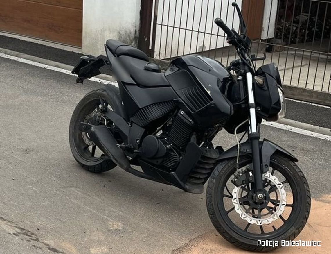 22-letnia motocyklistka uciekała policji. Wpadła, bo zdjęła kask i pokazała swoją twarz