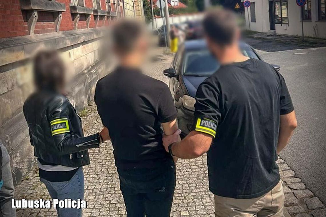 23-latek przyszedł do banku z fałszywymi papierami i czekał na 40 tysięcy. Został wyprowadzony w kajdankach