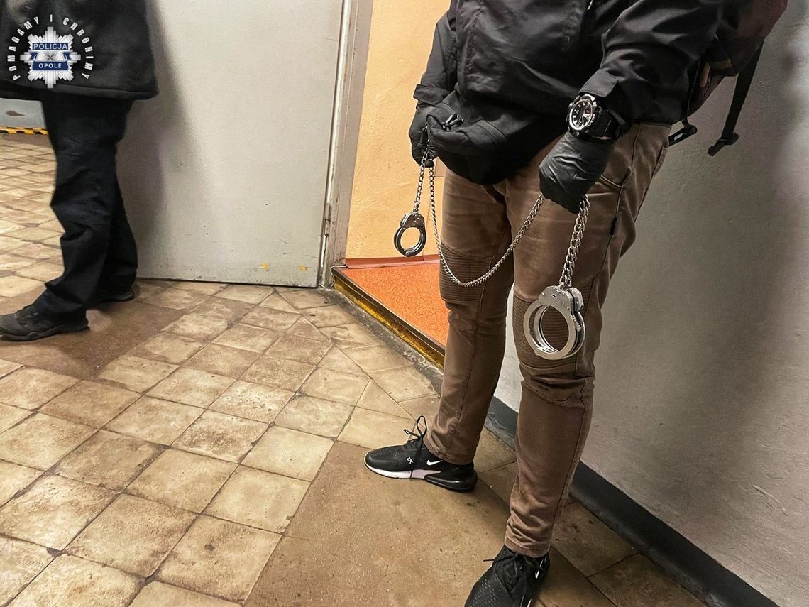 23-latek staranował kobietę "z bara". Ukradł pieniądze i szminkę, grozi mu za to 15 lat więzienia