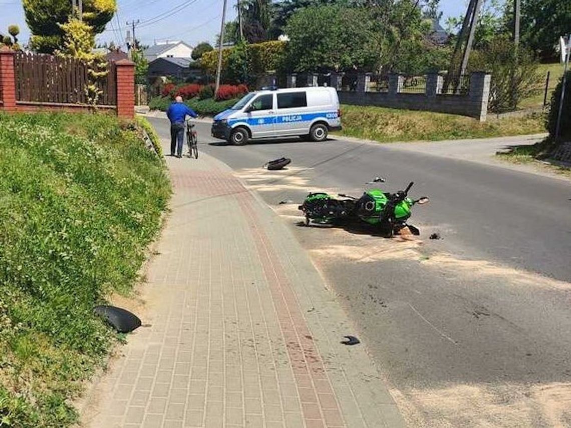 23-letni motocyklista stracił panowanie i czołowo uderzył w lancię. Dwie osoby w szpitalu 23-letni motocyklista stracił panowanie i czołowo uderzył w lancię. Dwie osoby w szpitalu