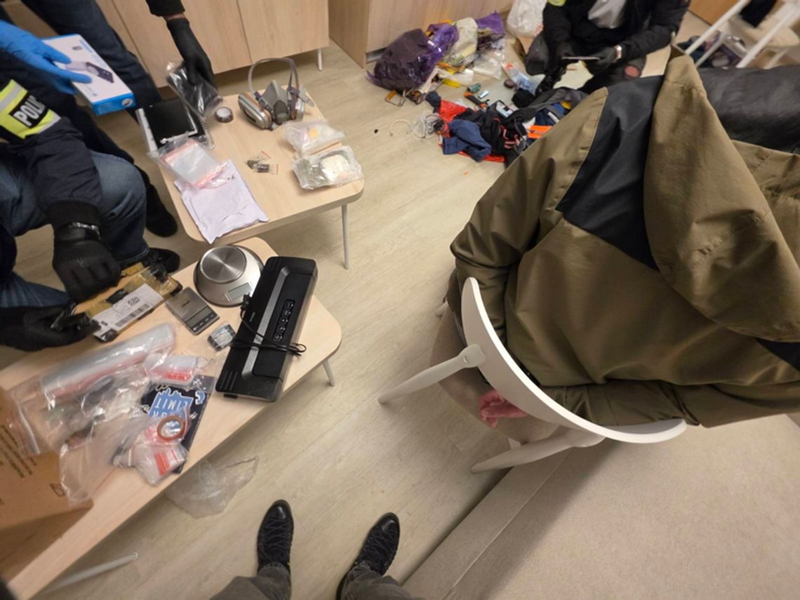 23-letni Ukrainiec wysyłał narkotyki do automatów. Miał blisko 7,5 kg towaru, w tym narkotyk zombie 23-letni Ukrainiec wysyłał narkotyki do automatów. Miał blisko 7,5 kg towaru, w tym narkotyk zombie