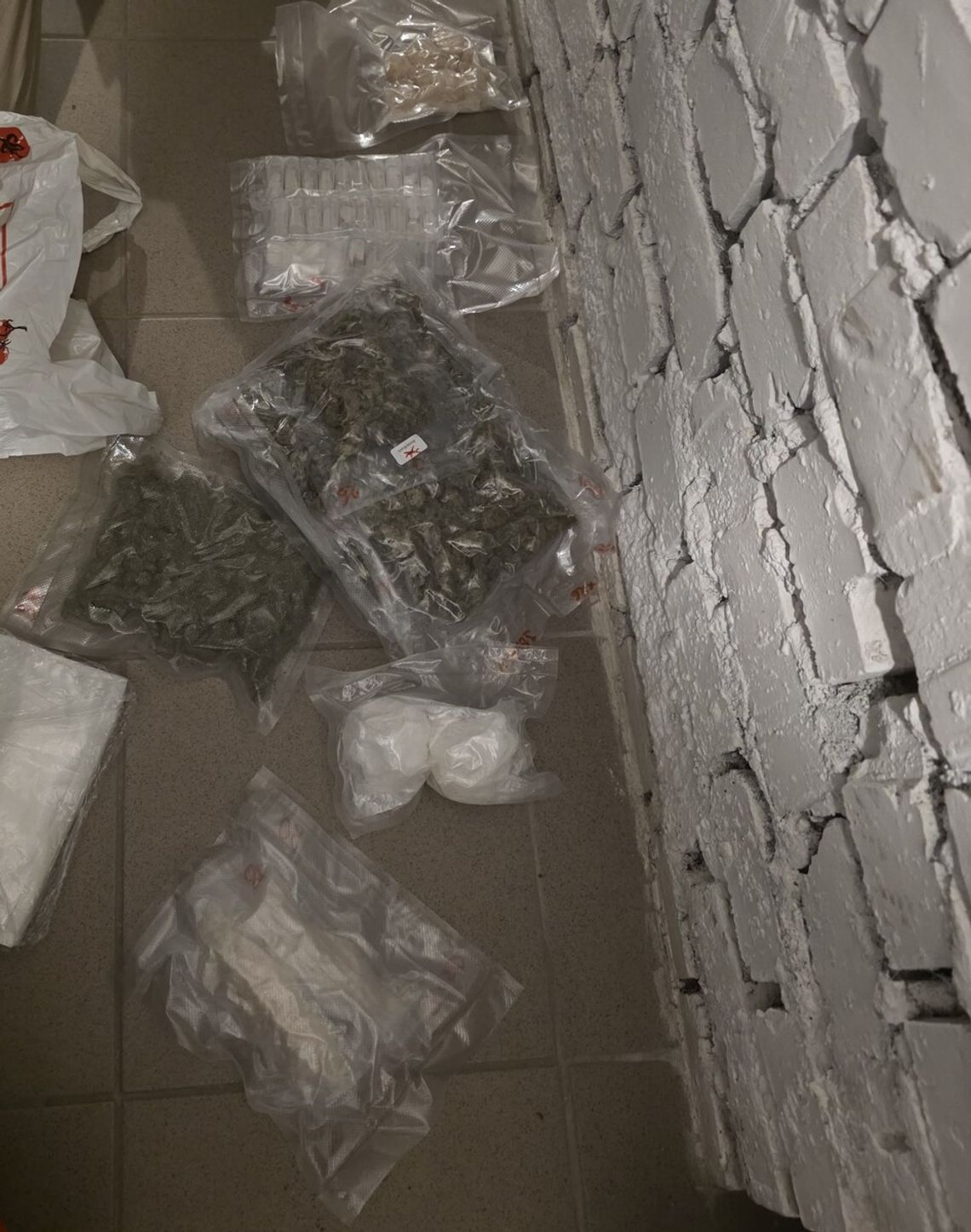 24-latek odpowie za obrót znaczną ilością narkotyków. Trafił za kraty na trzy miesiące
