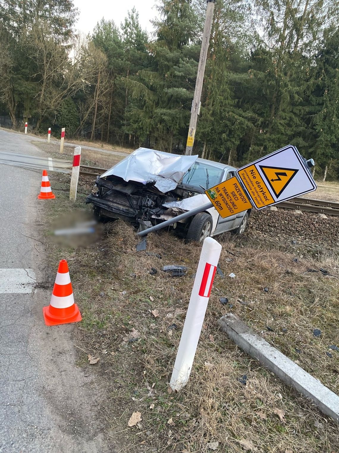 43-latek w seacie wjechał prosto pod nadjeżdżający pociąg. Tłumaczył, że był roztargniony i zmęczony