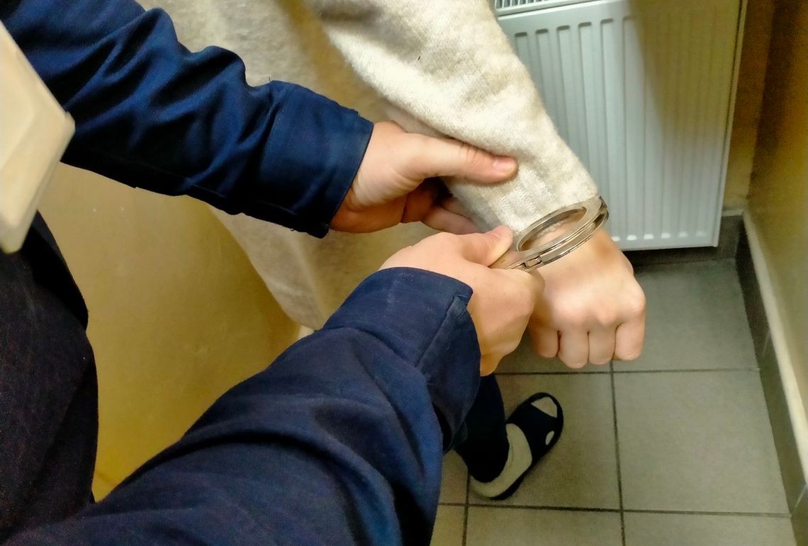 25-latka aresztowana za pobicie pracownicy społecznej. Wściekła się, bo nie dostała pieniędzy