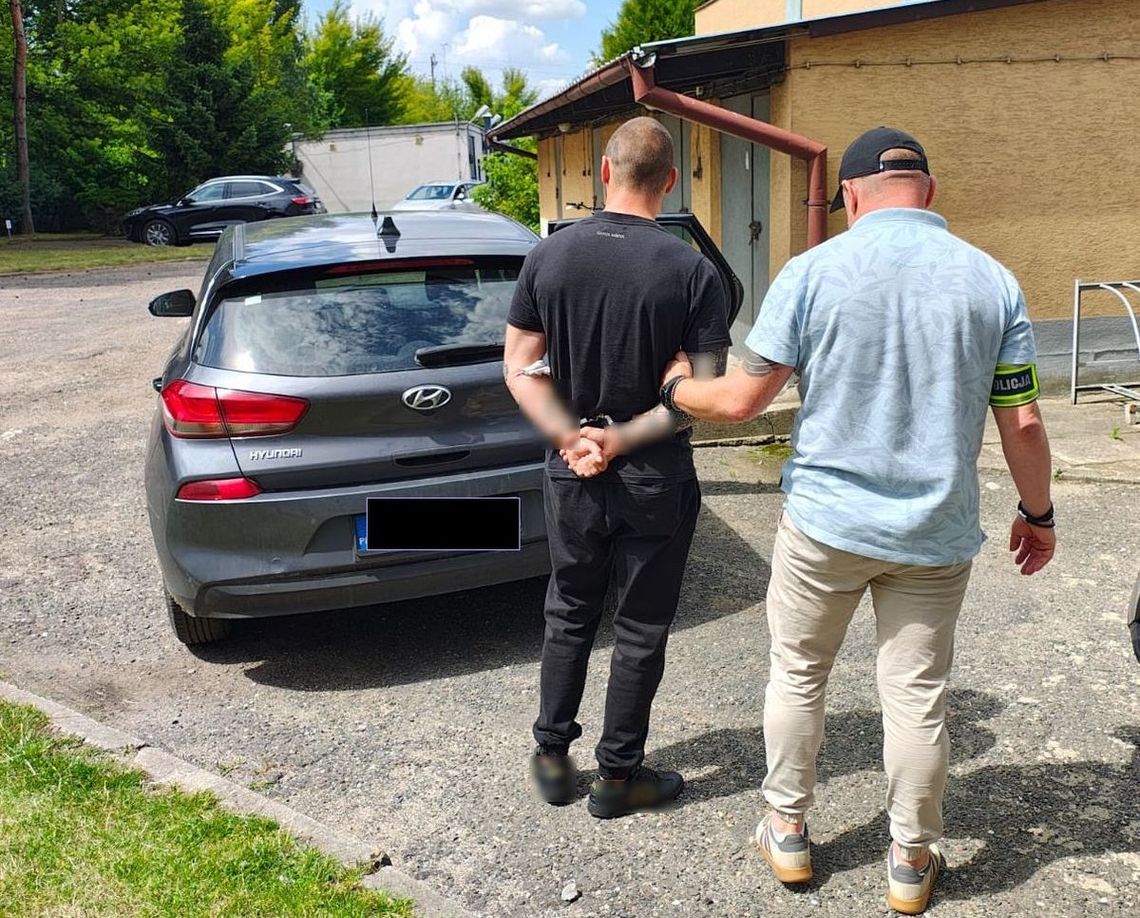 25-latek wiózł w aucie ponad 1,5 kilograma brefedronu. Wpadł przez swoje nerwowe zachowanie