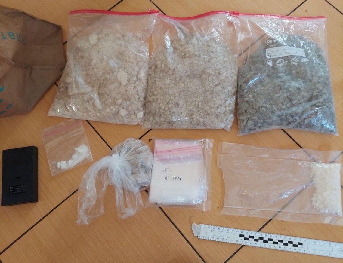 25-latek zatrzymany ze znaczną ilością narkotyków. Wśród klientów dilera był nieletni