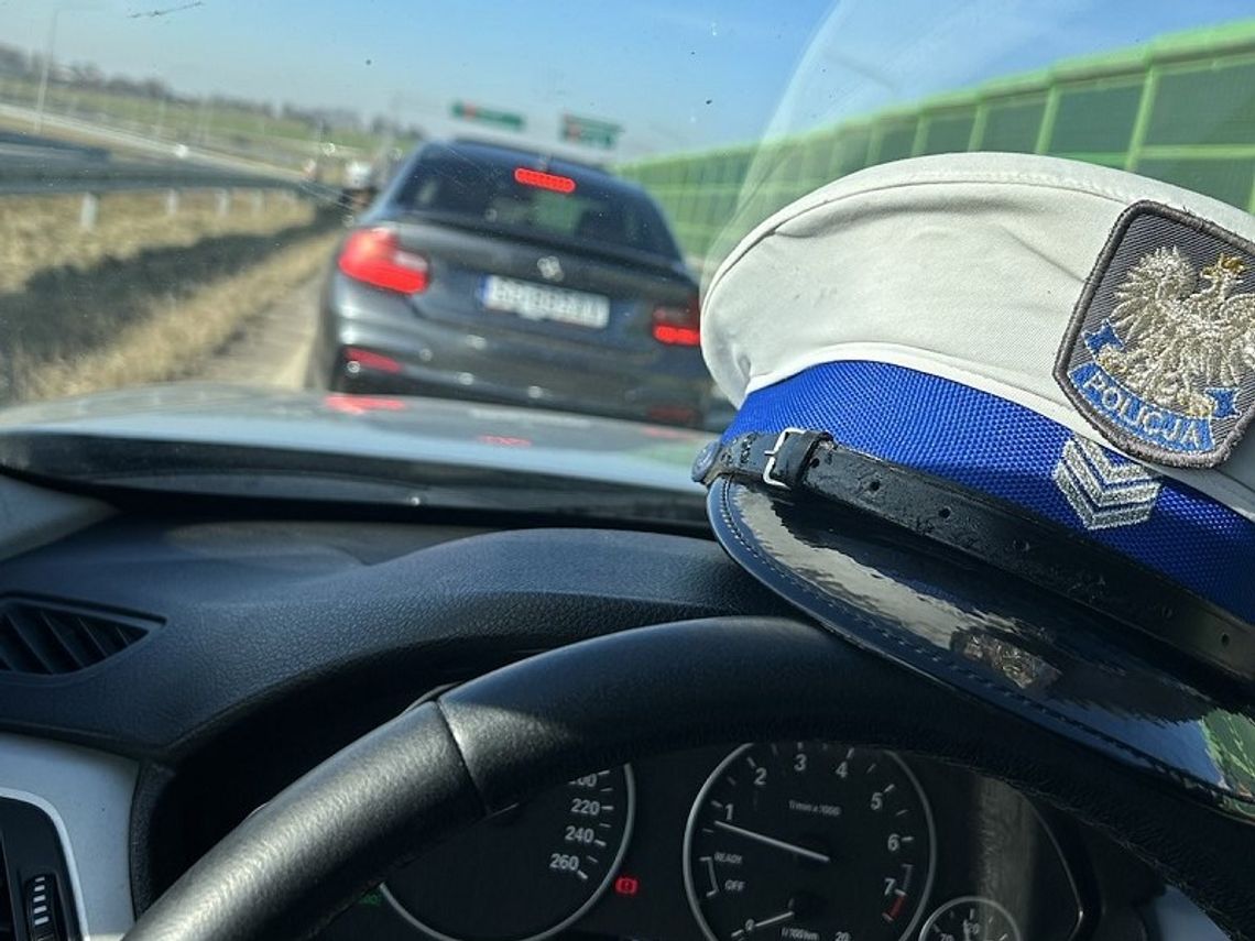 25-latka pędziła krajówką z prędkością 212 km/h. Tłumaczyła, że spieszy się na spotkanie z adwokatem