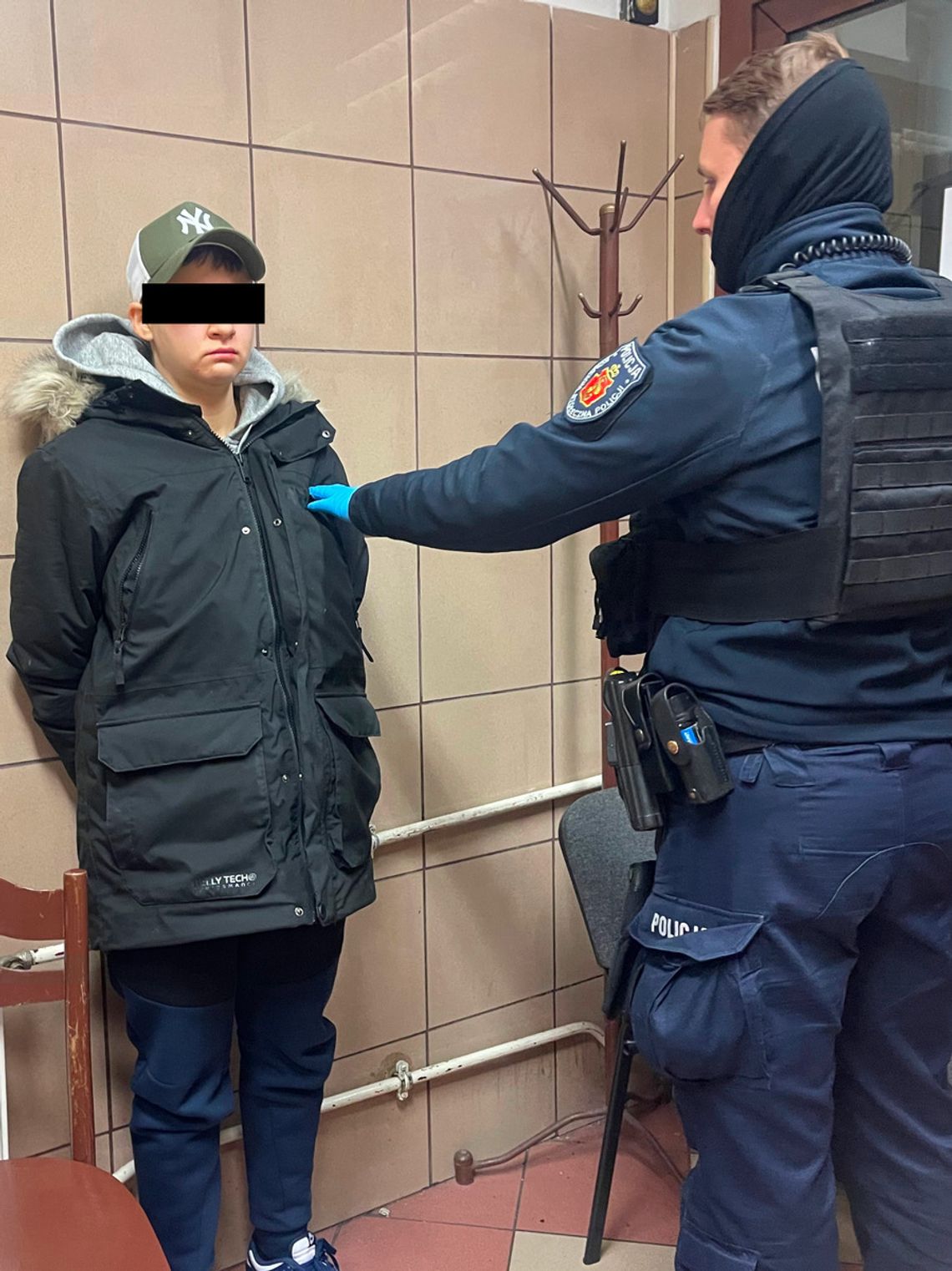 25-latka włamała się do lokalu. Spała na ladzie, potem ukradła kasę - mówi, że nic nie pamięta 25-latka włamała się do lokalu. Spała na ladzie, potem ukradła kasę - mówi, że nic nie pamięta