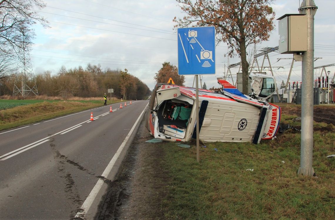 25-letni kierowca BMW wymusił pierwszeństwo karetce na sygnale. Doszło do groźnego wypadku 25-letni kierowca BMW wymusił pierwszeństwo karetce na sygnale. Doszło do groźnego wypadku