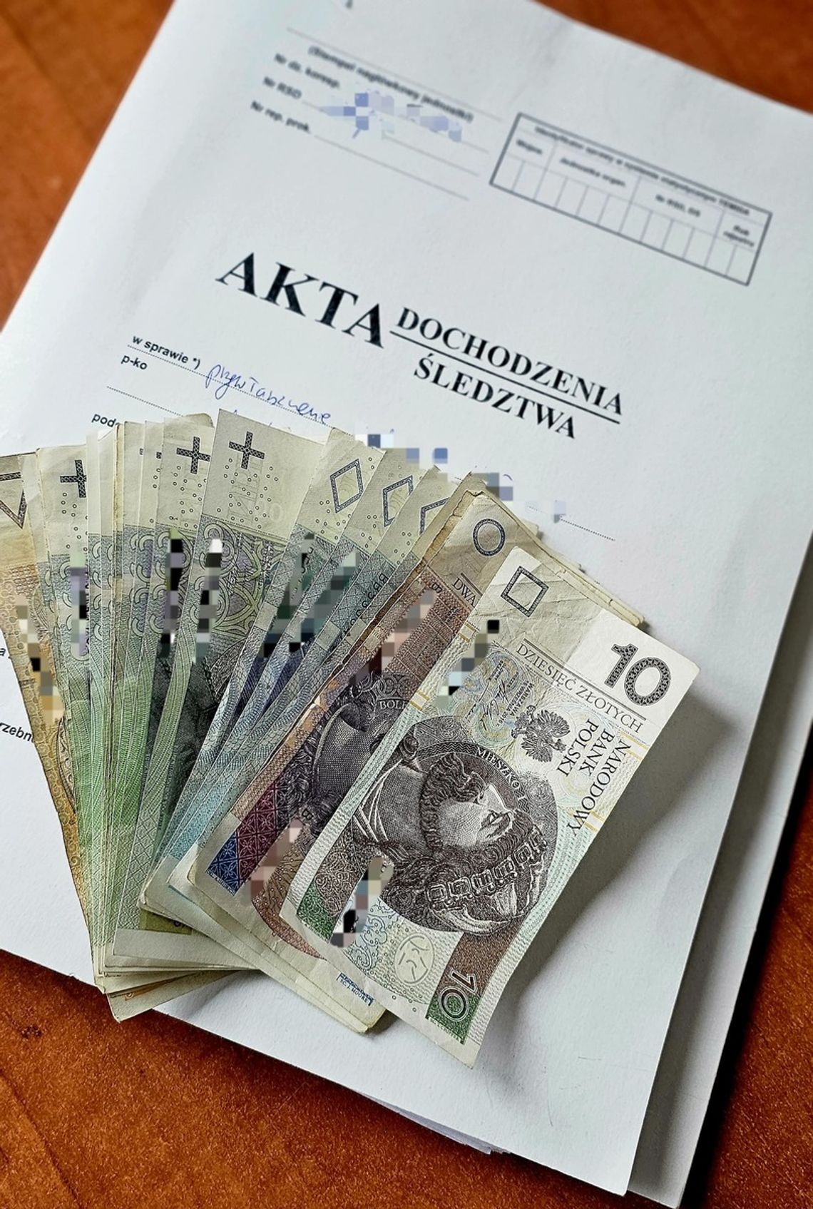 25-letnia kobieta podrabiała dokumenty dla ZUS. Pobierała na swoje konto emerytury obcych ludzi 25-letnia kobieta podrabiała dokumenty dla ZUS. Pobierała na swoje konto emerytury obcych ludzi