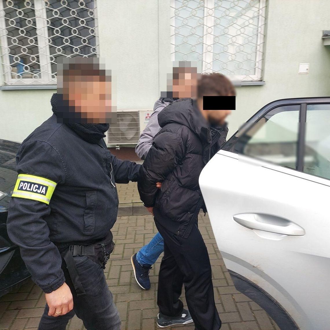 26-latek odpowie za paserstwo. Próbował wyjechać do Białorusi kradzionym BMW za 750 tysięcy złotych 26-latek odpowie za paserstwo. Próbował wyjechać do Białorusi kradzionym BMW za 750 tysięcy złotych