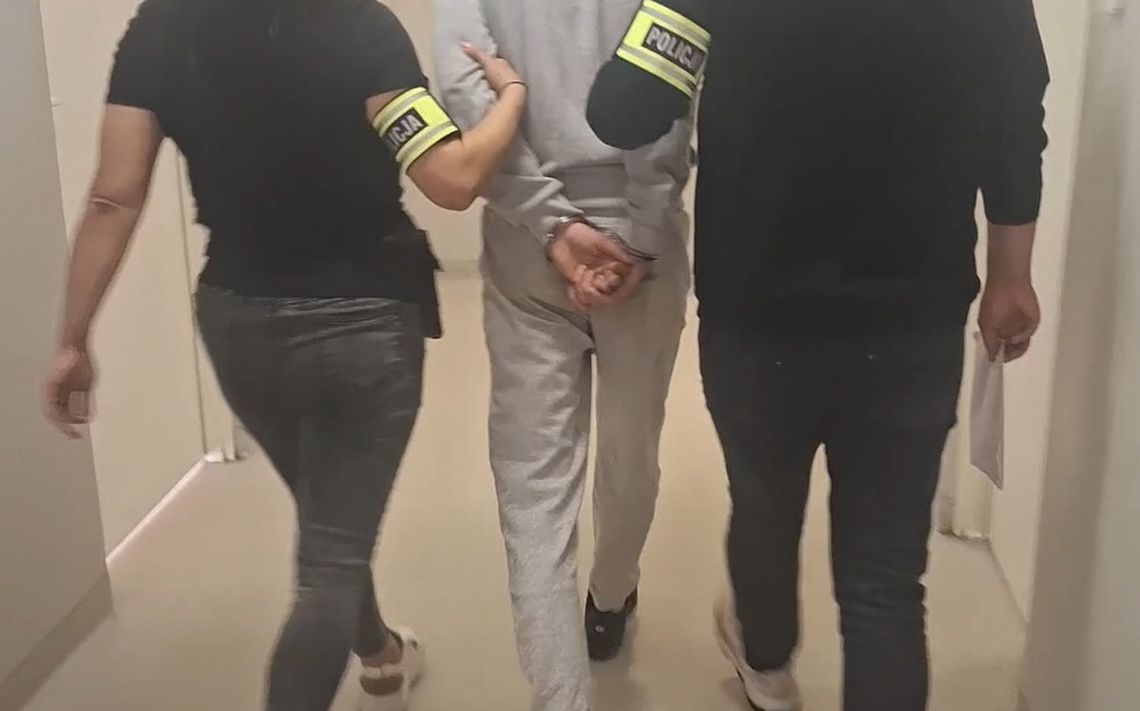 26-latek spał na dachu budynku. Nie wiedział skąd się tam wziął, znaleźli przy nim narkotyki 26-latek spał na dachu budynku. Nie wiedział skąd się tam wziął, znaleźli przy nim narkotyki