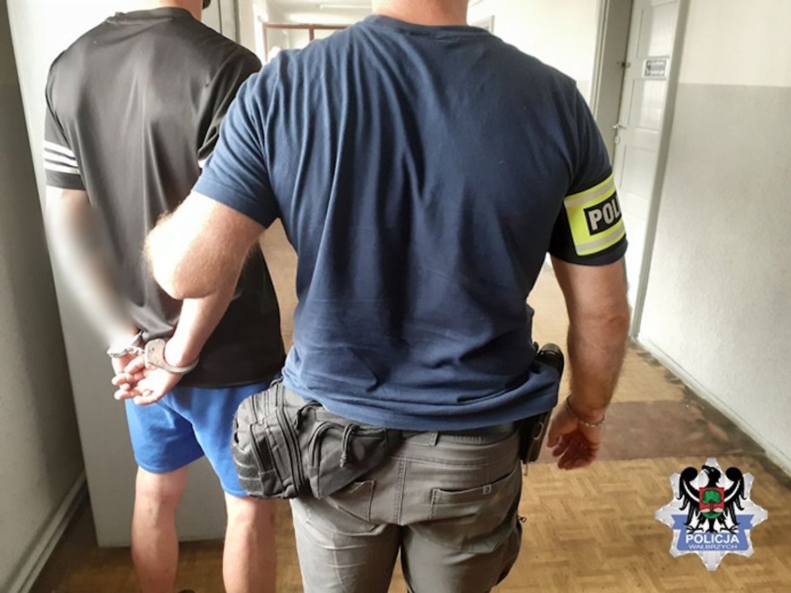 26-latek ukradł bratu auto, a ojcu pieniądze. Zatrzymali go z narkotykami w towarzystwie 18-latki