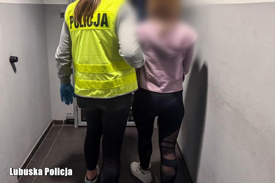 26-latka zaatakowała ochroniarza. Wściekła się, że została złapana na kradzieży kosmetyków 26-latka zaatakowała ochroniarza. Wściekła się, że została złapana na kradzieży kosmetyków