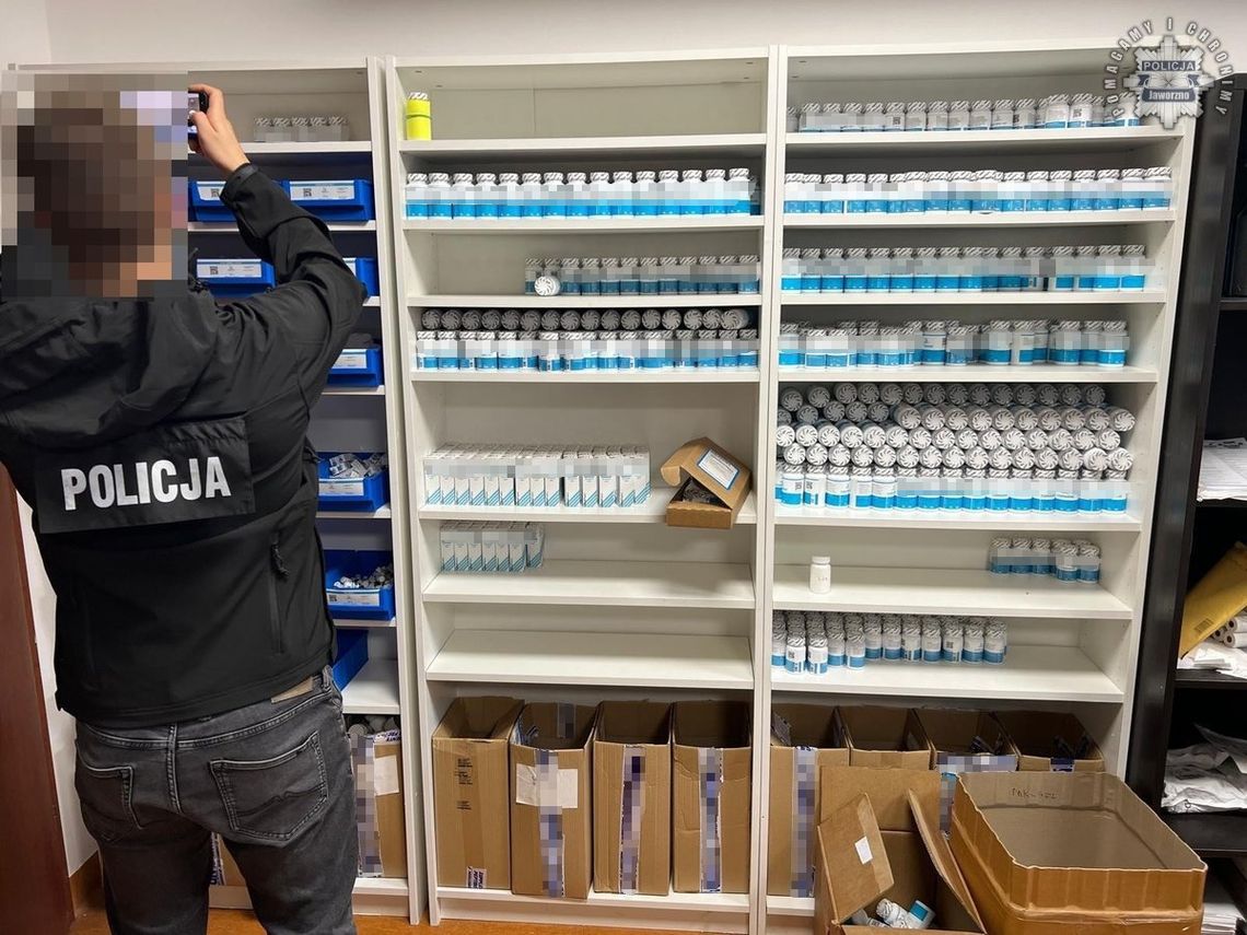 27-latek przez 3 lata handlował sterydami w internecie. Reklamował się i wysyłał je do całej Europy