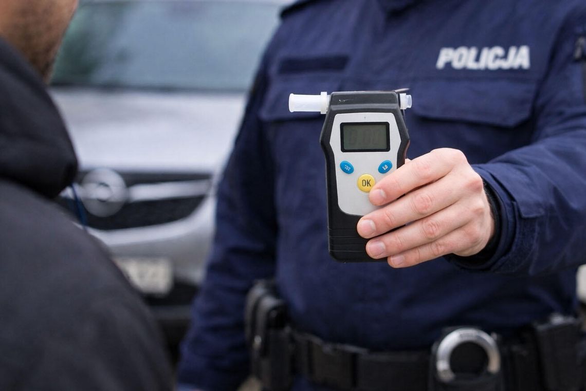 27-latek złapany podczas świąt na jeździe po pijaku groził policjantom. Chciał, żeby go puścili 27-latek złapany podczas świąt na jeździe po pijaku groził policjantom. Chciał, żeby go puścili