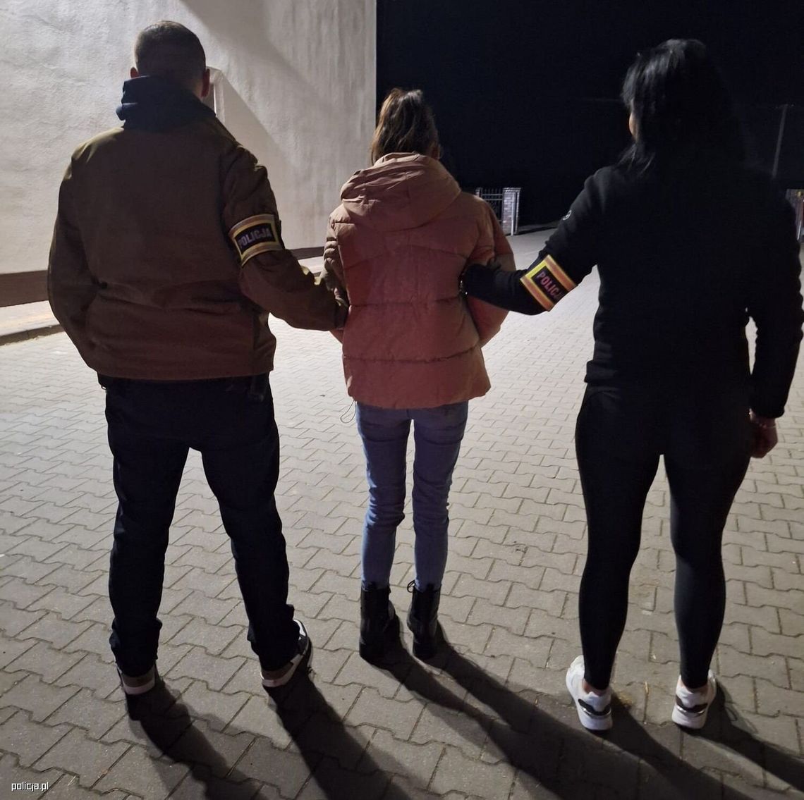 27-letnia kobieta zatrzymana w sprawie zabójstwa w Czechach. Miała pomagać swojemu facetowi 27-letnia kobieta zatrzymana w sprawie zabójstwa w Czechach. Miała pomagać swojemu facetowi