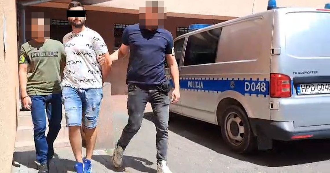 28-latek nękał byłą dziewczynę. Nachodził ją, słał filmiki z groźbami, w końcu pozbawił ją wolności 28-latek nękał byłą dziewczynę. Nachodził ją, słał filmiki z groźbami, w końcu pozbawił ją wolności