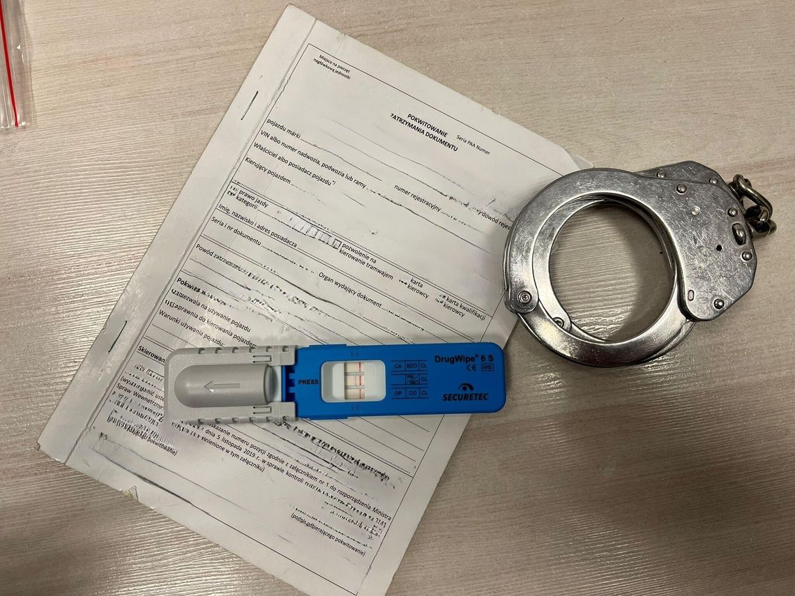 28-letnia kobieta jechała Chryslerem po chodniku. Była pod wpływem amfetaminy