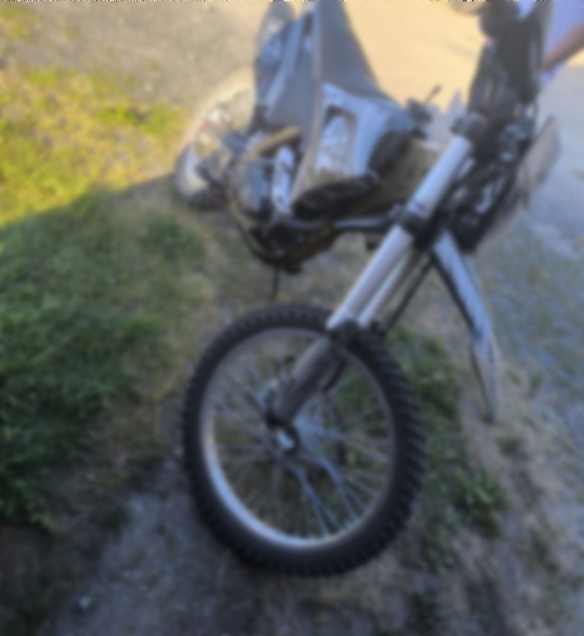 29-latek na crossie potrącił 11-letnią rowerzystkę i odjechał. W chwili zatrzymania był pijany