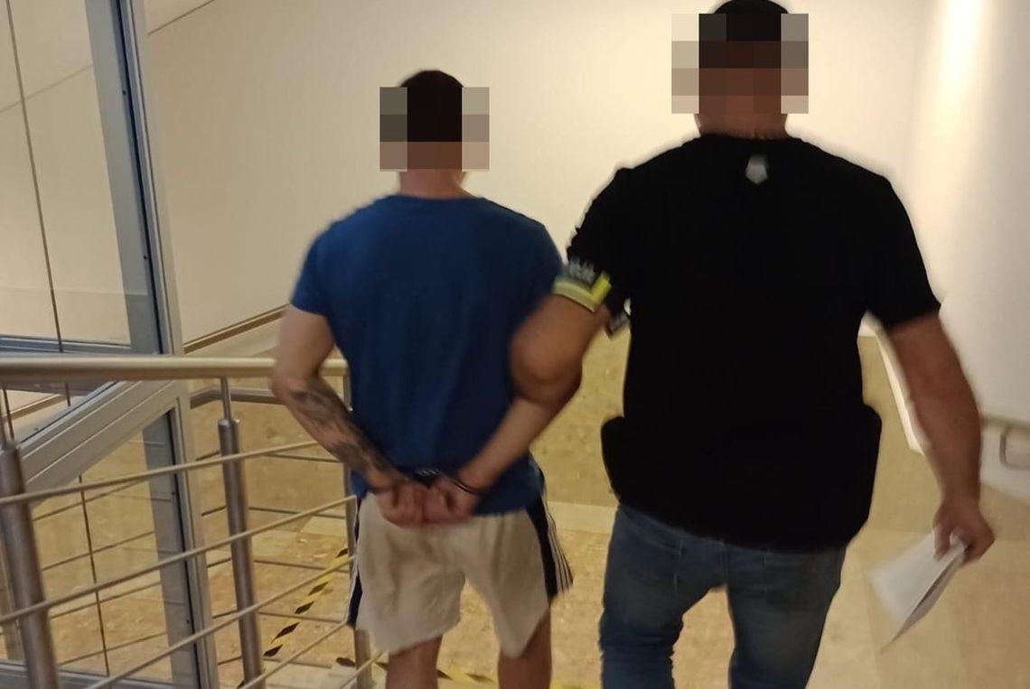 29-letni recydywista wyciągnął w banku nóż i zaczął grozić jednemu z klientów