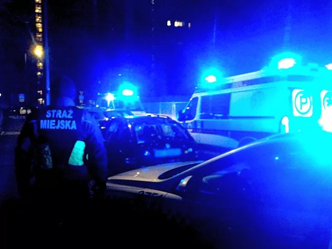 30-letnia Ukrainka wypadła z okna na drugim piętrze. Na ratunek ruszyli strażnicy miejscy 30-letnia Ukrainka wypadła z okna na drugim piętrze. Na ratunek ruszyli strażnicy miejscy