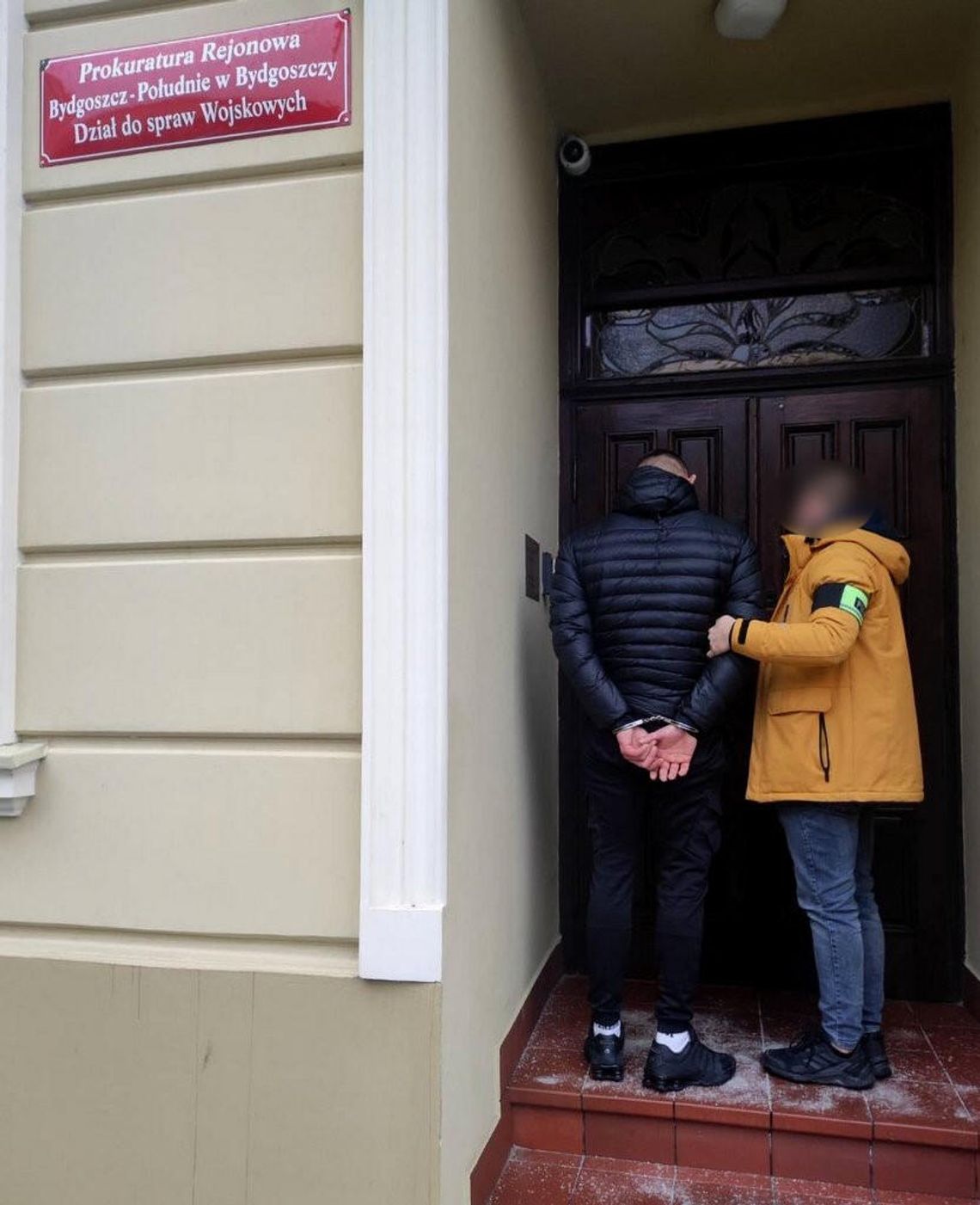 32-latek zatrzymany przez policjantów z narkotykowego. W mieszkaniu miał 1,2 kilograma towaru