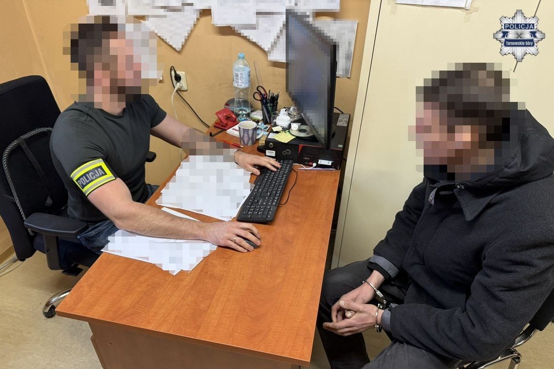 33-latek groził swojej koleżance, a potem oblał jej okno łatwopalną substancją i podłożył ogień