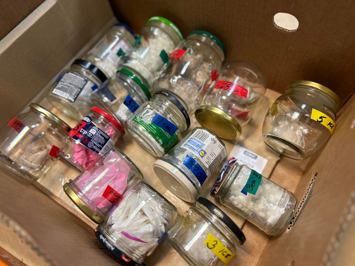 33-latek miał magazyn narkotyków na działce. W domku letniskowym trzymał ponad 21 kg towaru