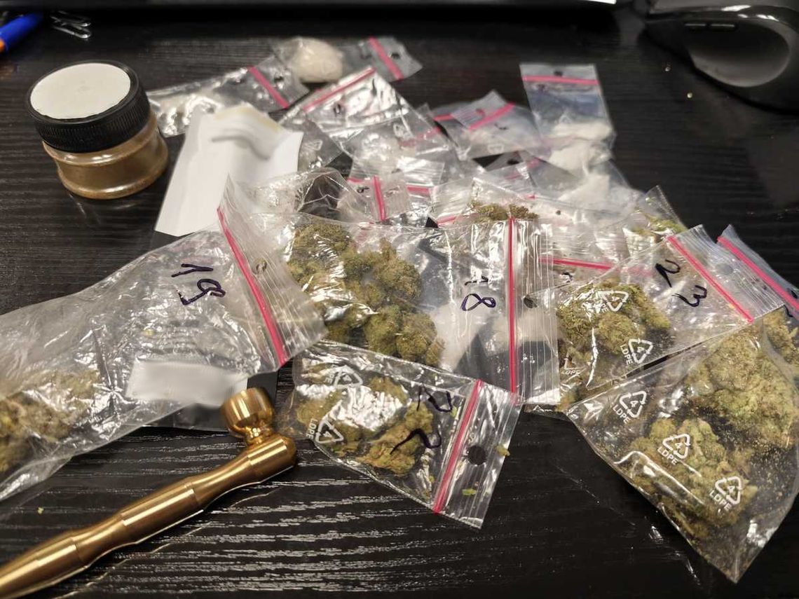 33-latek wpadł z narkotykami podczas kontroli drogowej. Niedługo później zatrzymano jego kolegę 33-latek wpadł z narkotykami podczas kontroli drogowej. Niedługo później zatrzymano jego kolegę